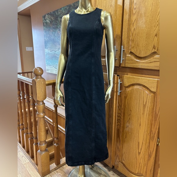 Aritzia Dresses & Skirts - Aritzia Black Sleeveless Maxi Dress